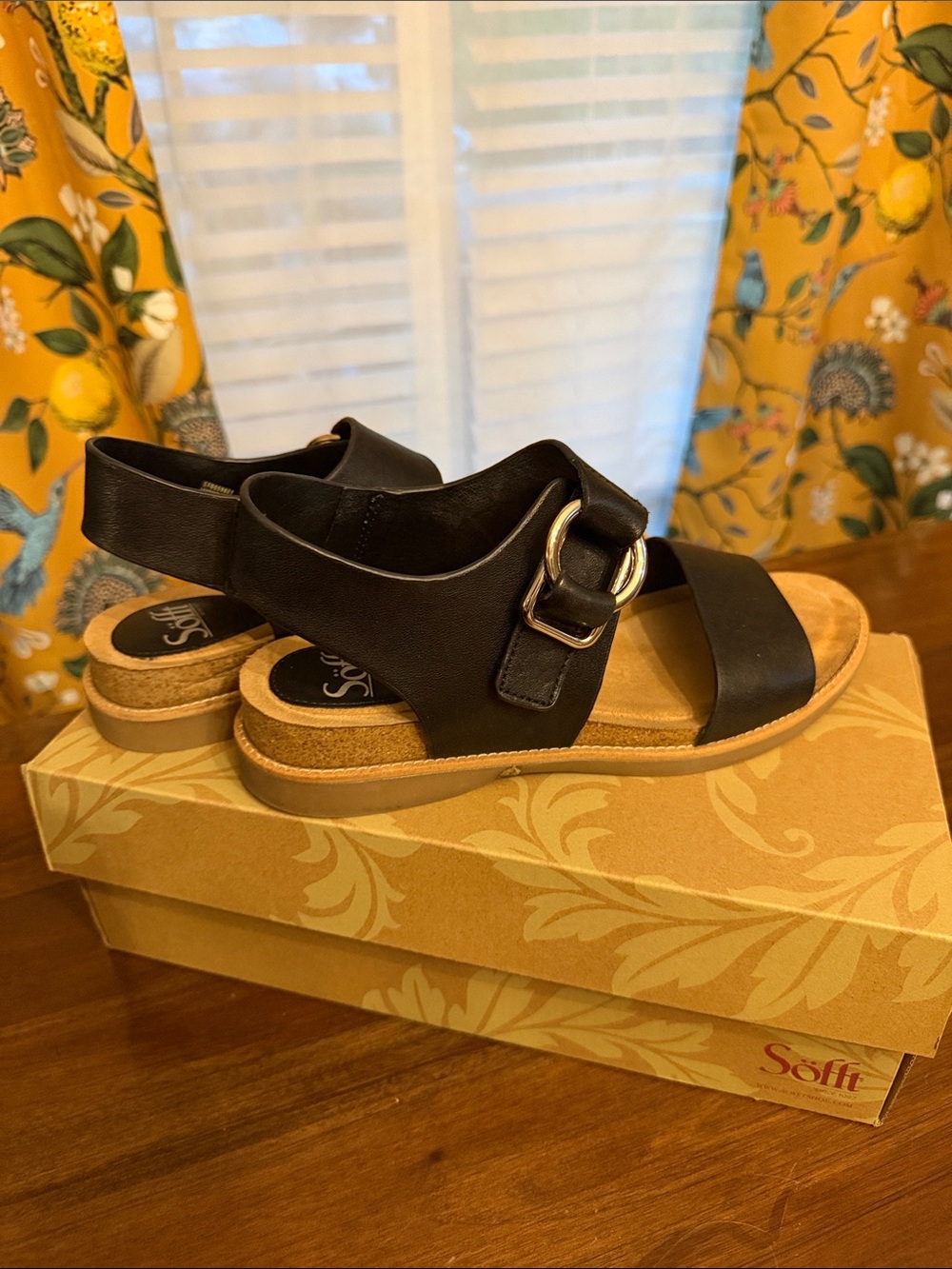 Sofft Black Leather Wedge Sandals - Comfortable Women’s Summer Shoes - Picture 4 of 6